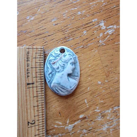 Vintage Cameo Pendent Christian Jewelry - Picture 5 of 5
